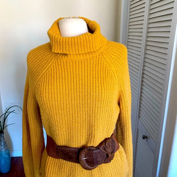 Pretty mustard colored acrylic turtleneck, thick and warm, belt not included - Picture 2 of 5